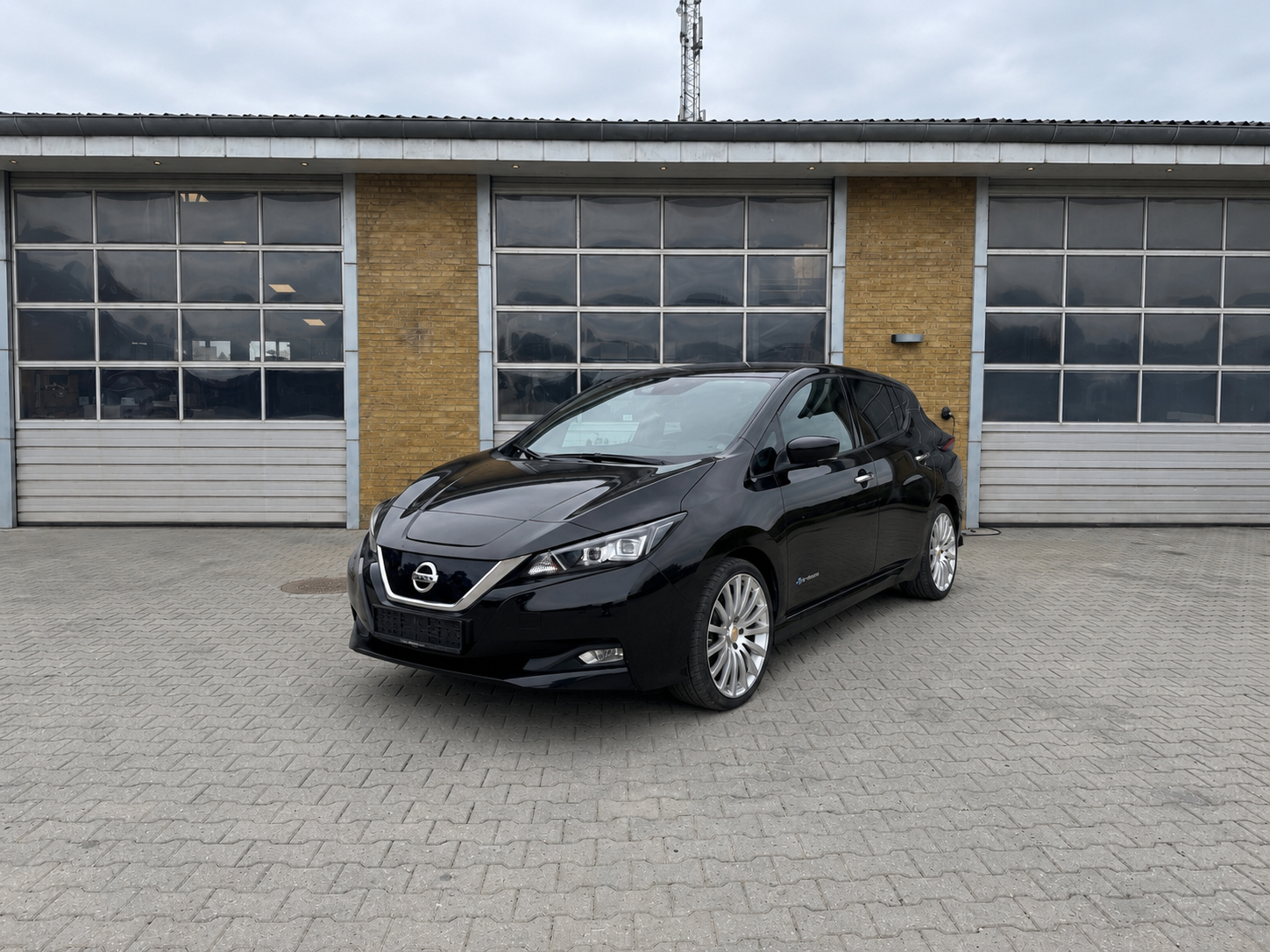 Home NISSAN LEAF 150 hk Aut