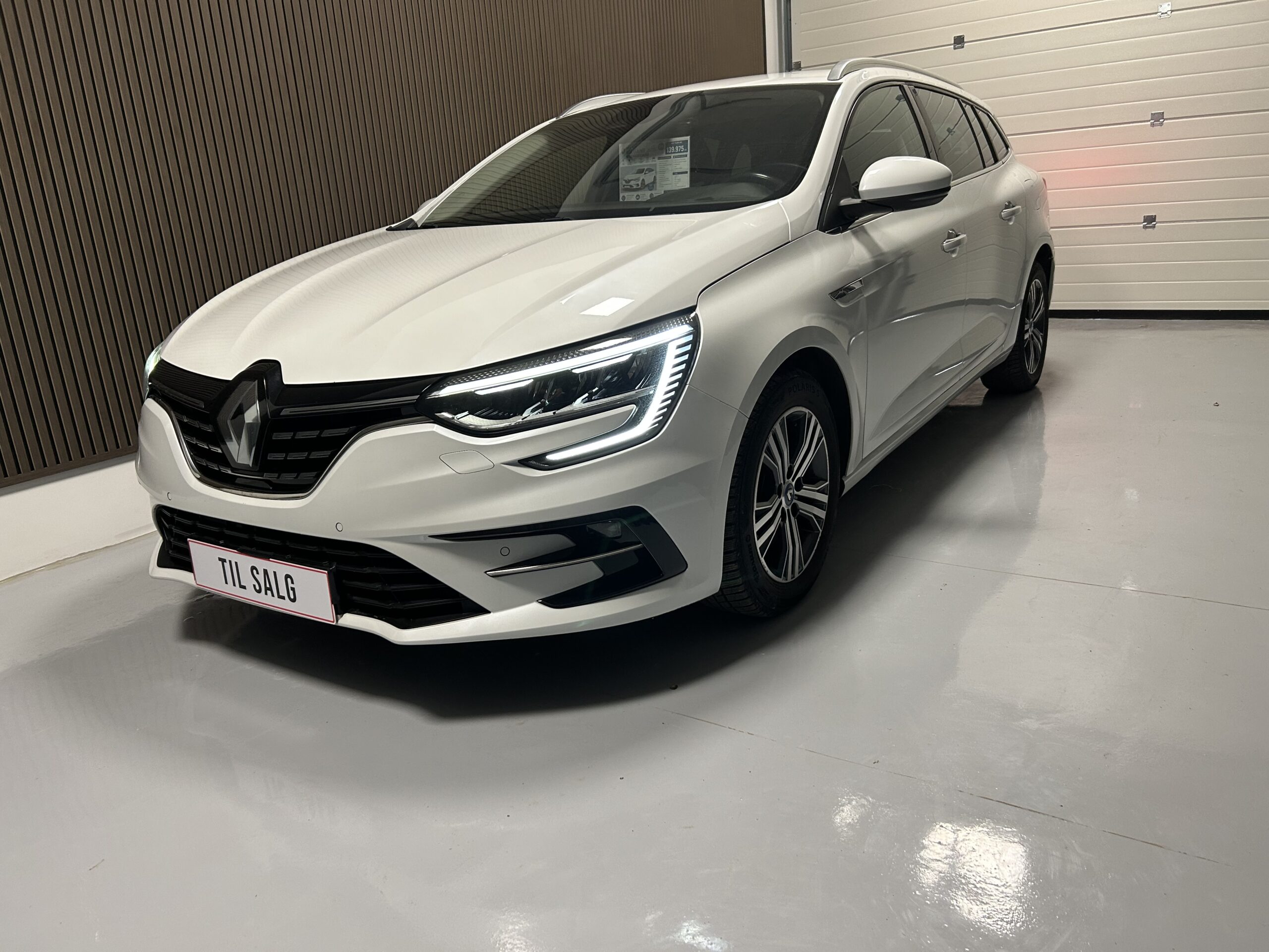 Home RENAULT MEGANE SPORT TOURER INTENS E-TECH PLUG-IN HYBRID 160 HK